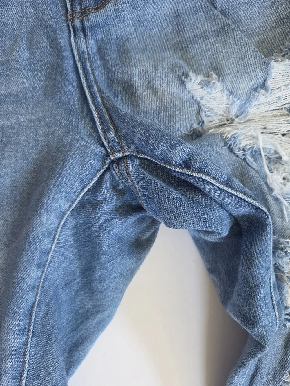 Judy Blue Jeans Womens 20W Distressed ripped Boyfriend Fit Stretch JB82170LT